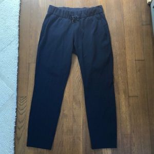 Lululemon On the Fly 7/8 Pant, 6. Navy